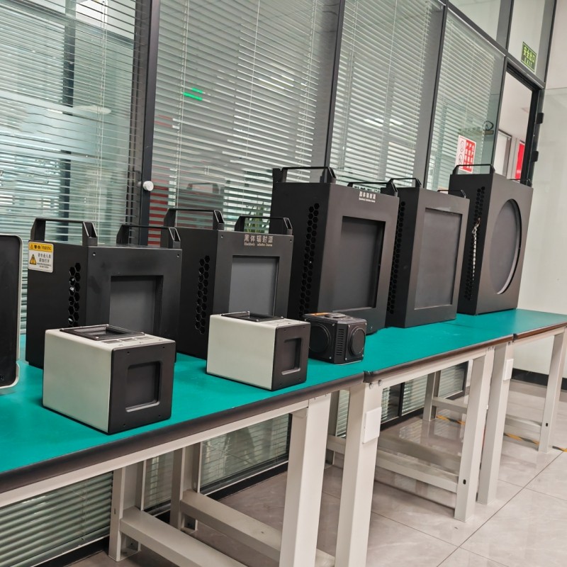 大輻射面 分體式面源黑體爐 (1).jpg